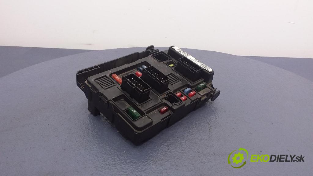 Peugeot 206 1.4 hdi 2004 skrinka Poistky: 9643498980