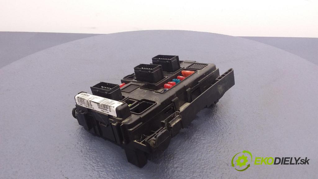 Peugeot 206 1.4 hdi 2004 skrinka Poistky: 9643498980