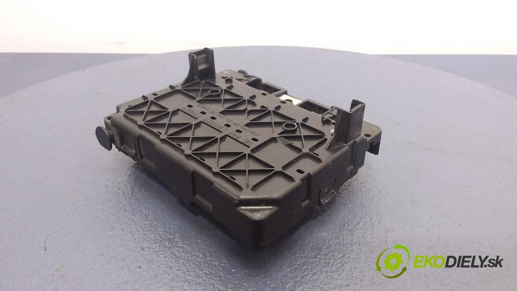 Peugeot 206 1.4 hdi 2004 skrinka Poistky: 9643498980