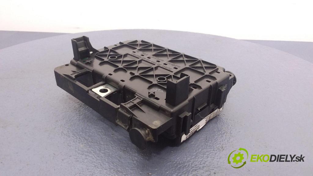 Peugeot 206 1.4 hdi 2004 skrinka Poistky: 9643498980