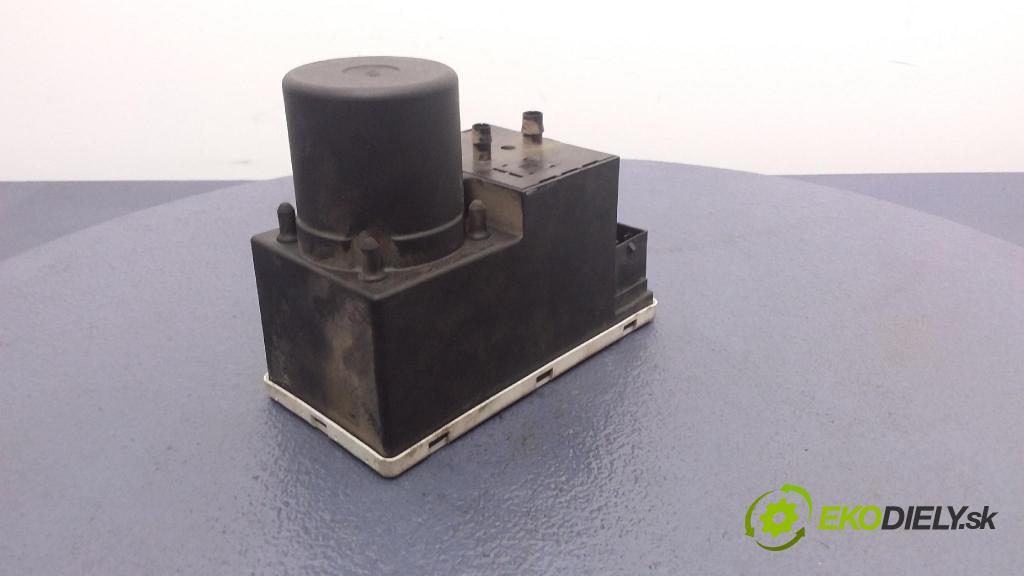 Audi A4 1999 pompa Centrálny: Zámok: 8D0862257