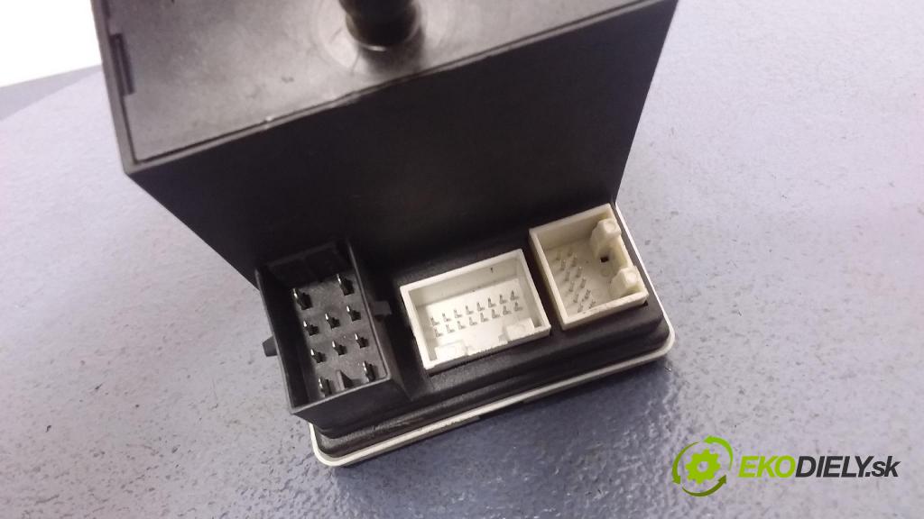 Audi A4 1999 pompa Centrálny: Zámok: 8D0862257