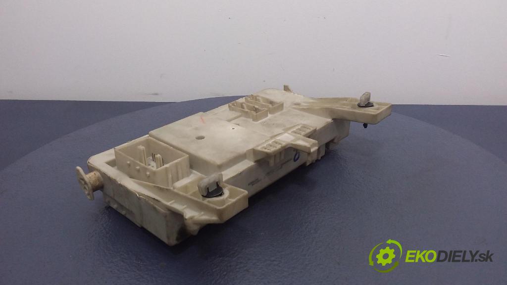 Mazda 3 2007 skrinka Poistky: BP4K66730D