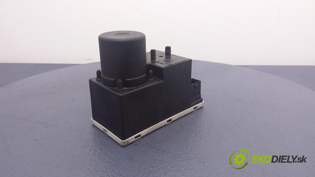 Audi A4 1999 pompa Centrálny: Zámok: 4A0862257P