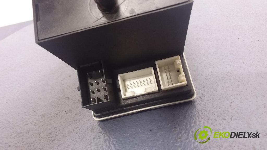 Audi A4 1999 pompa Centrálny: Zámok: 4A0862257P