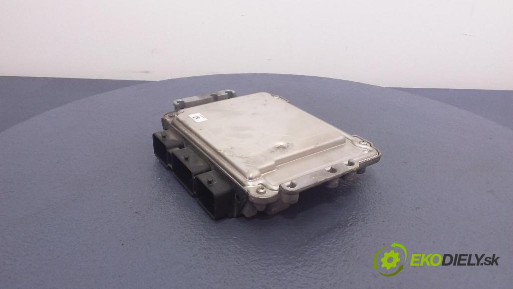 Renault Megane 2006 riadiaca jednotka Motor: 8200601334