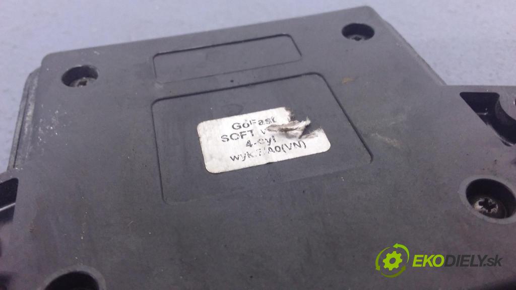 Mazda 6 2007 řídící jednotka 67R-017009