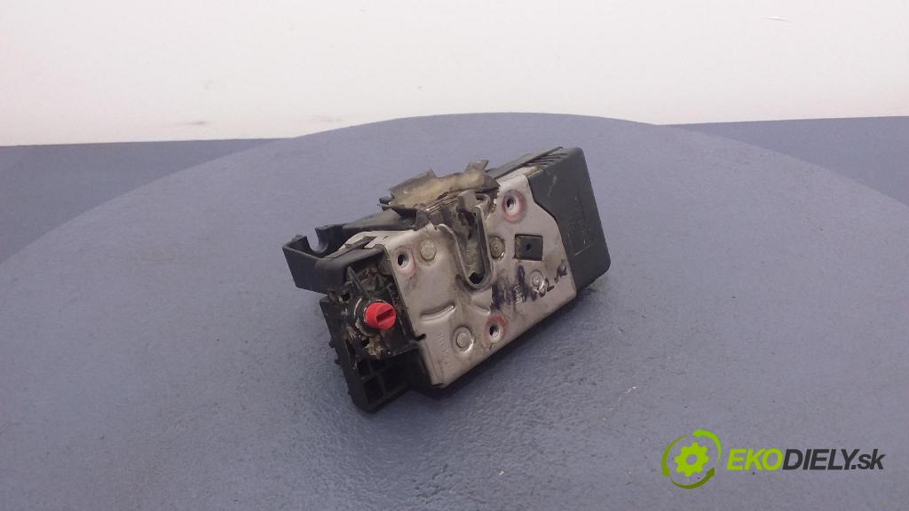 Renault Trafic 2003 zámek dveře Zad: v pravo: 8200020185