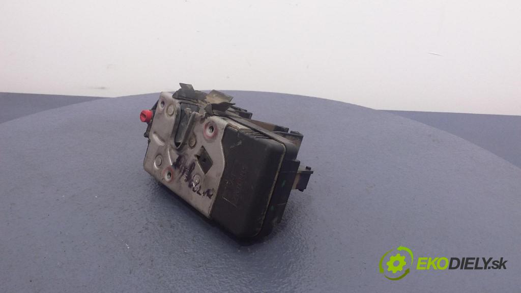 Renault Trafic 2003 zámek dveře Zad: v pravo: 8200020185