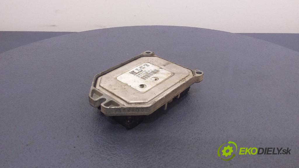 Opel Zafira 2004 řídící jednotka Motor: 55351752