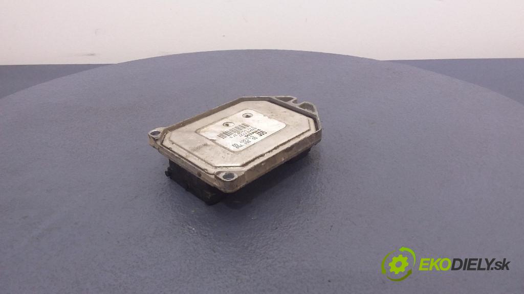 Opel Zafira 2004 řídící jednotka Motor: 55351752