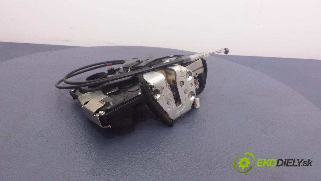 Suzuki Swift 2006 zámok dvere Predné Vľavo: 01