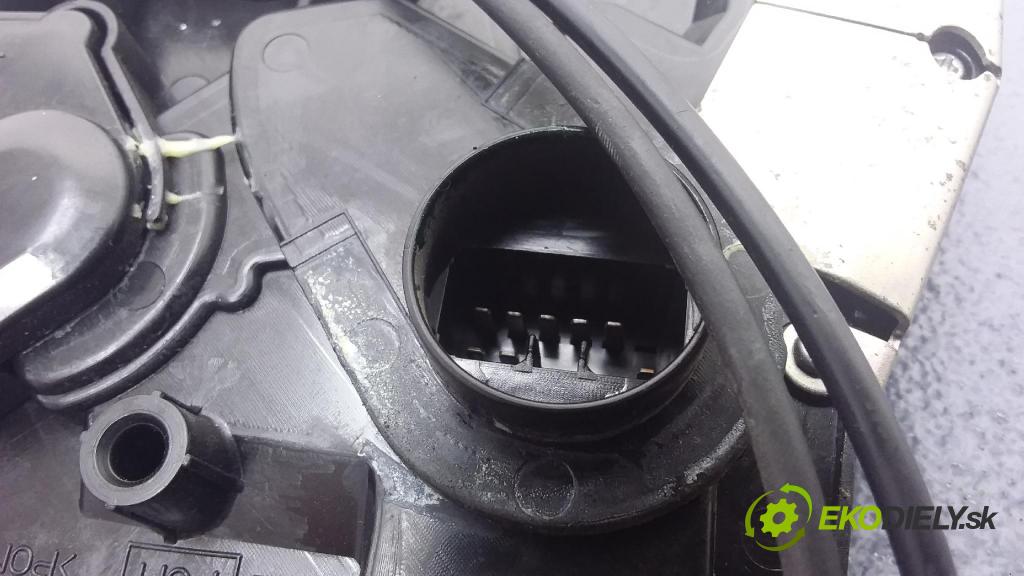 Suzuki Swift 2006 zámok dvere Predné Vľavo: 01
