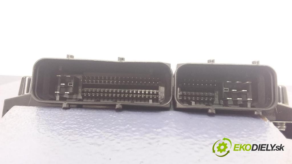 Mazda 5 2006 řídící jednotka Motor: 275800-6465