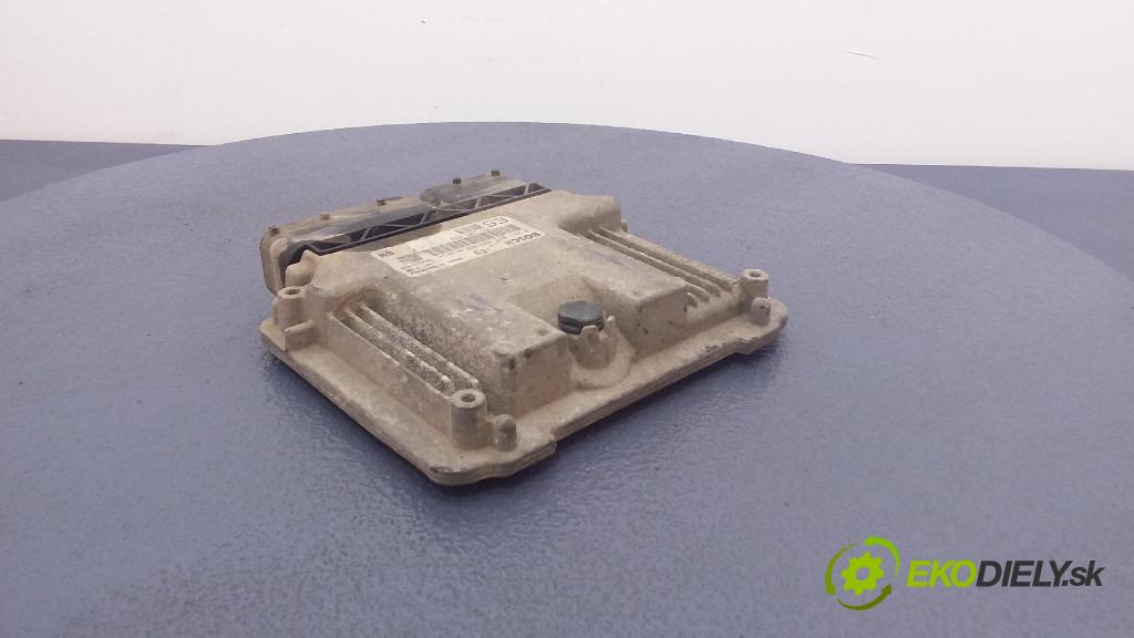 Opel Vectra 2006 řídící jednotka Motor: 55205632