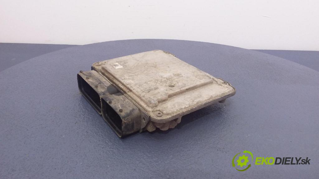 Opel Vectra 2006 řídící jednotka Motor: 55205632