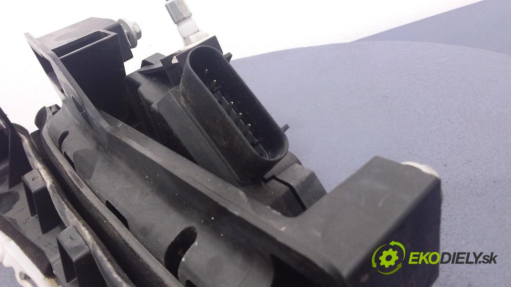 Ford Fusion 0 zámek dveře před v pravo: AE8A-5421812-BF