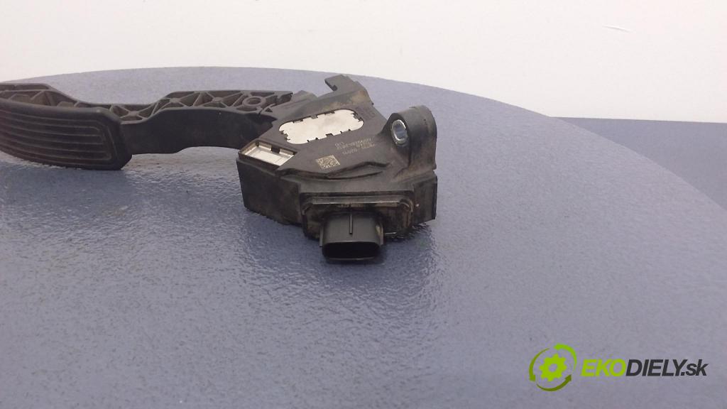 Toyota Avensis 2011 pedal Plyn: 78110-02011