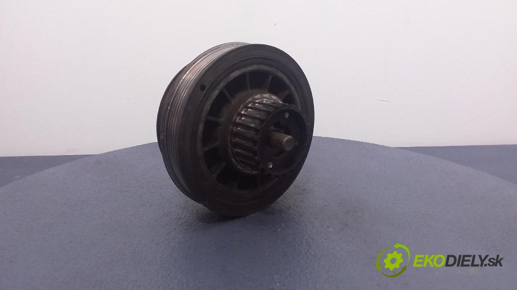 Volkswagen Transporter 1998 kolo Pás 028105263