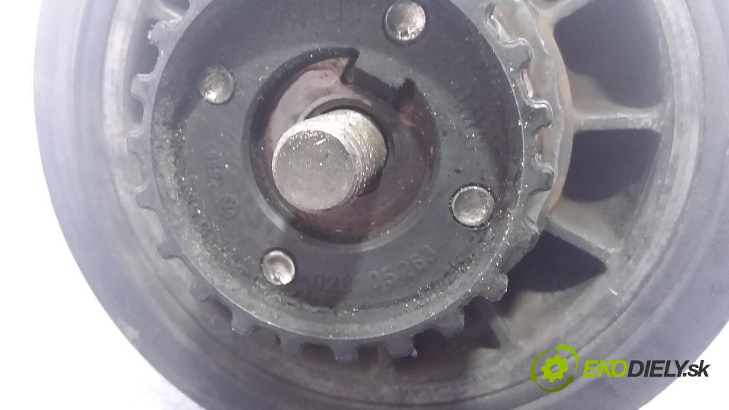 Volkswagen Transporter 1998 kolo Pás 028105263