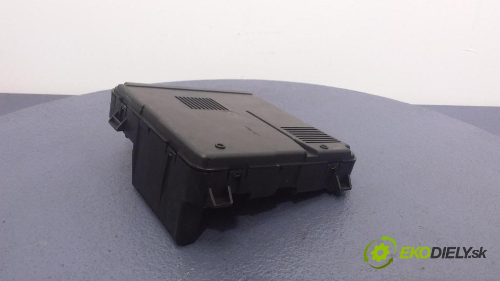 Renault Megane 2003 skříňka Pojistky 8200306031