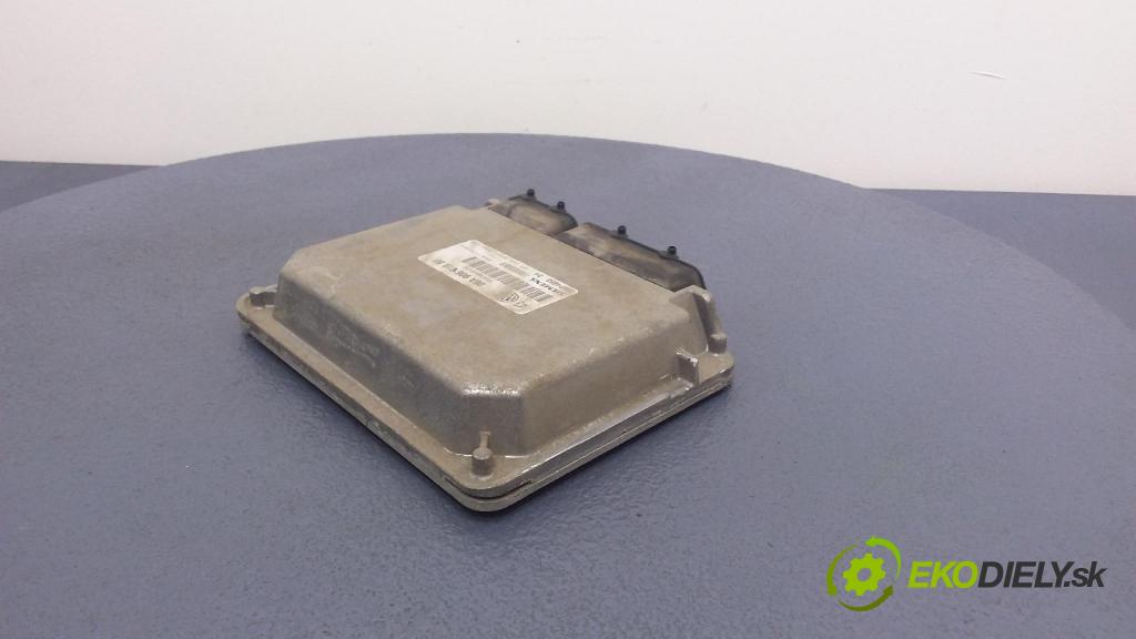 Volkswagen Golf 1998 řídící jednotka Motor: 06A906019BF