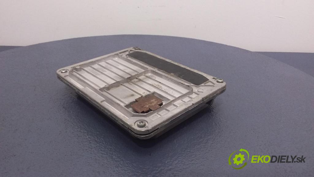 Volkswagen Golf 1998 řídící jednotka Motor: 06A906019BF