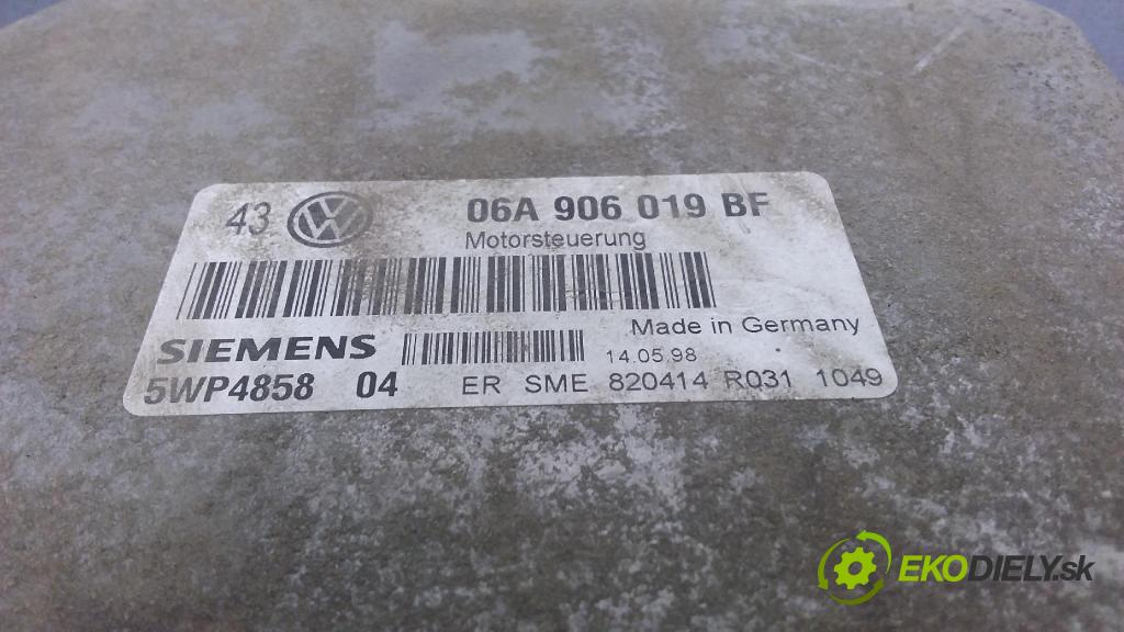 Volkswagen Golf 1998 řídící jednotka Motor: 06A906019BF