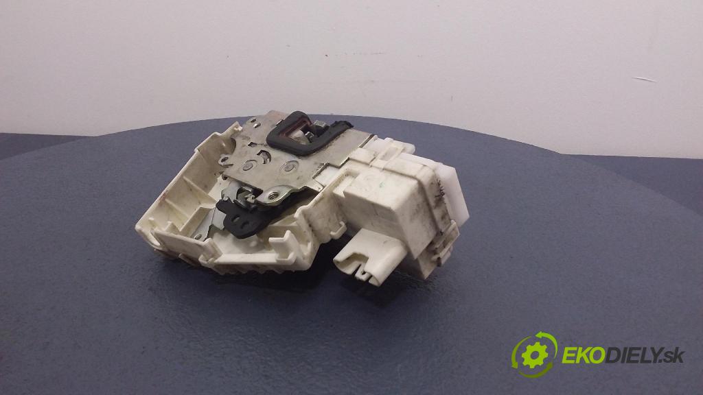 Mercedes-benz A 150 2005 zámek dveře před Levý: 1697202535