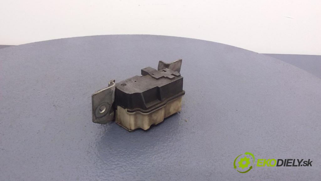 Mercedes-benz A 150 2005 zámek Klapky: kufr 1697400036