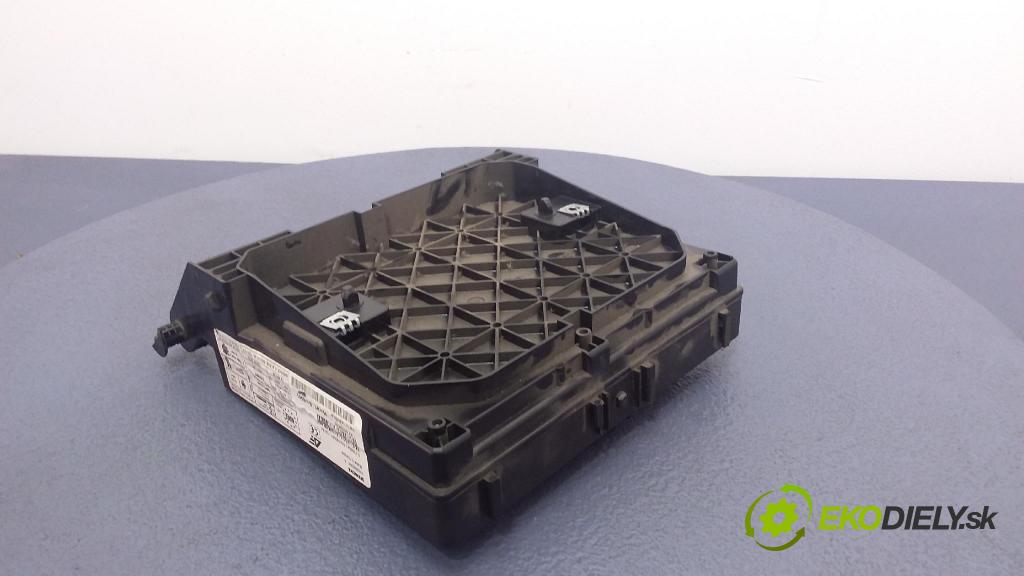 Volkswagen Sharan 2003 skrinka Poistky: 7M3962258AD