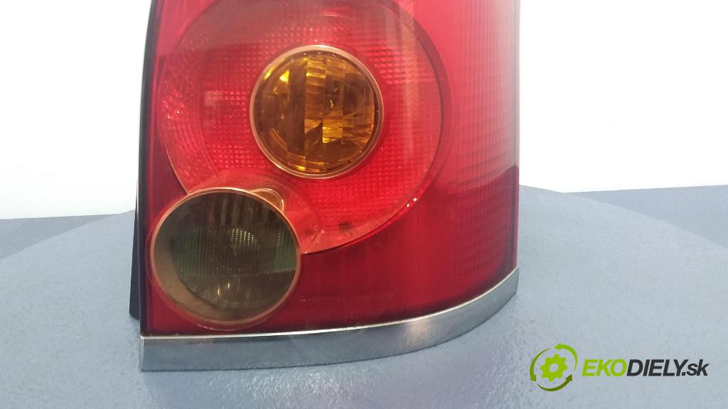 Toyota Avensis 0 světlo Zad: Práva: Mimo: 01
