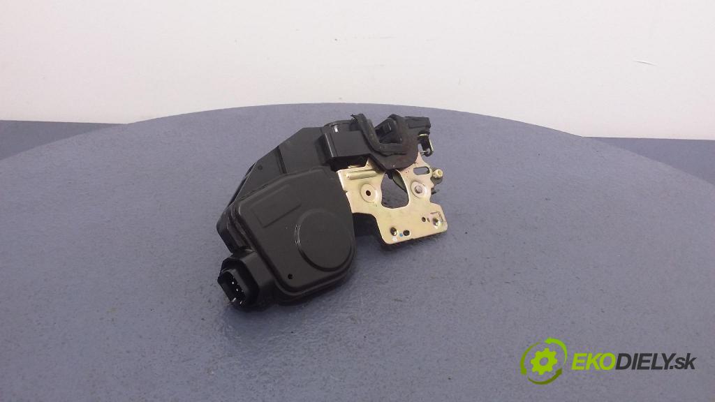 Hyundai Tucson 2006 zámok dvere Predné Vľavo: 01