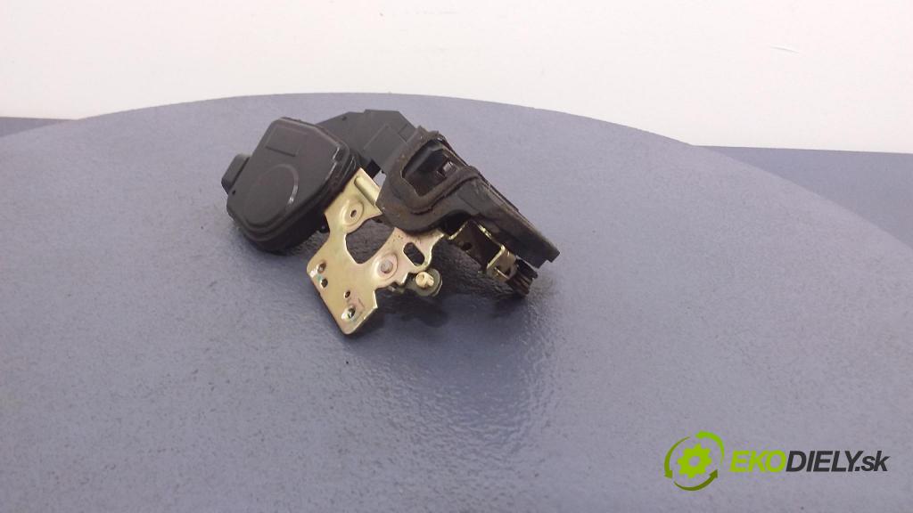 Hyundai Tucson 2006 zámok dvere Predné Vľavo: 01