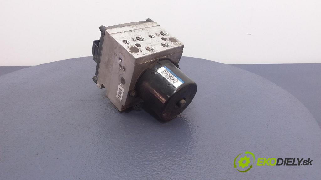 Volkswagen Passat 2007 čerpadlo ABS x 3C0614109D