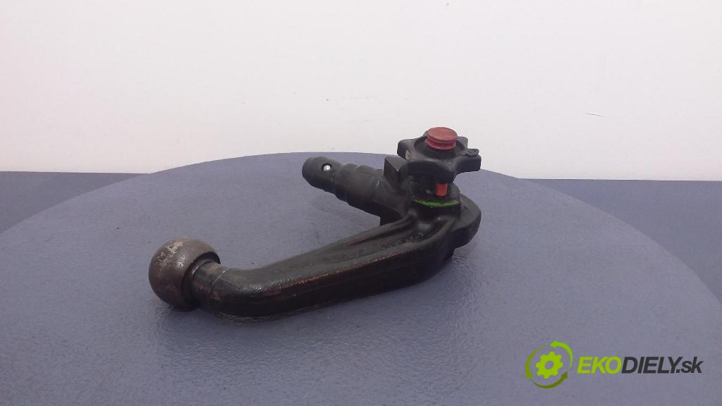 Volkswagen Passat 2007 výstuha narazník zad 3C0803882B