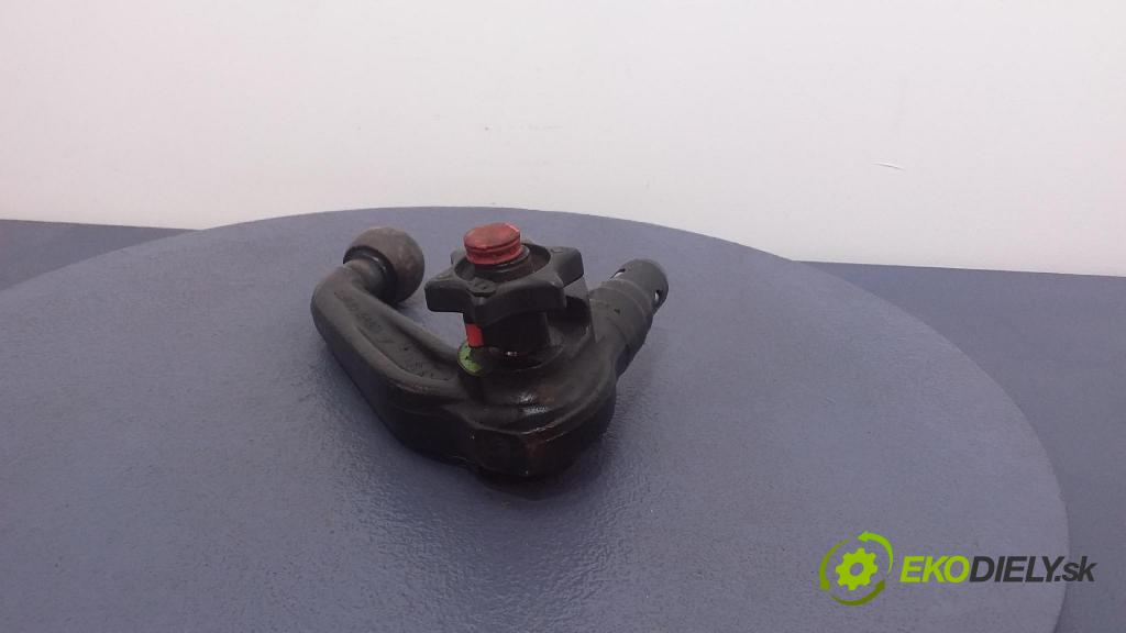 Volkswagen Passat 2007 výstuha narazník zad 3C0803882B