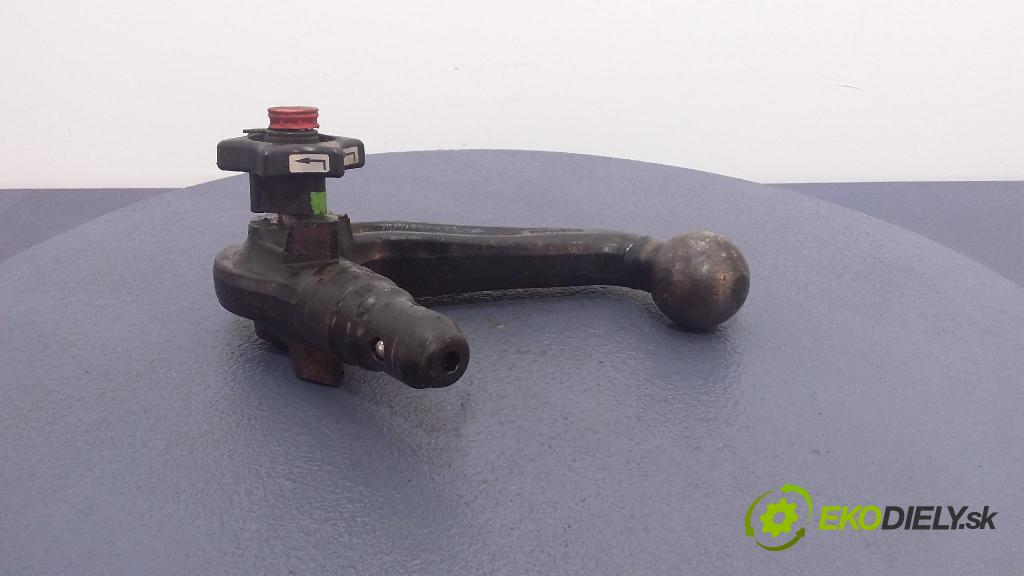 Volkswagen Passat 2007 výstuha narazník zad 3C0803882B