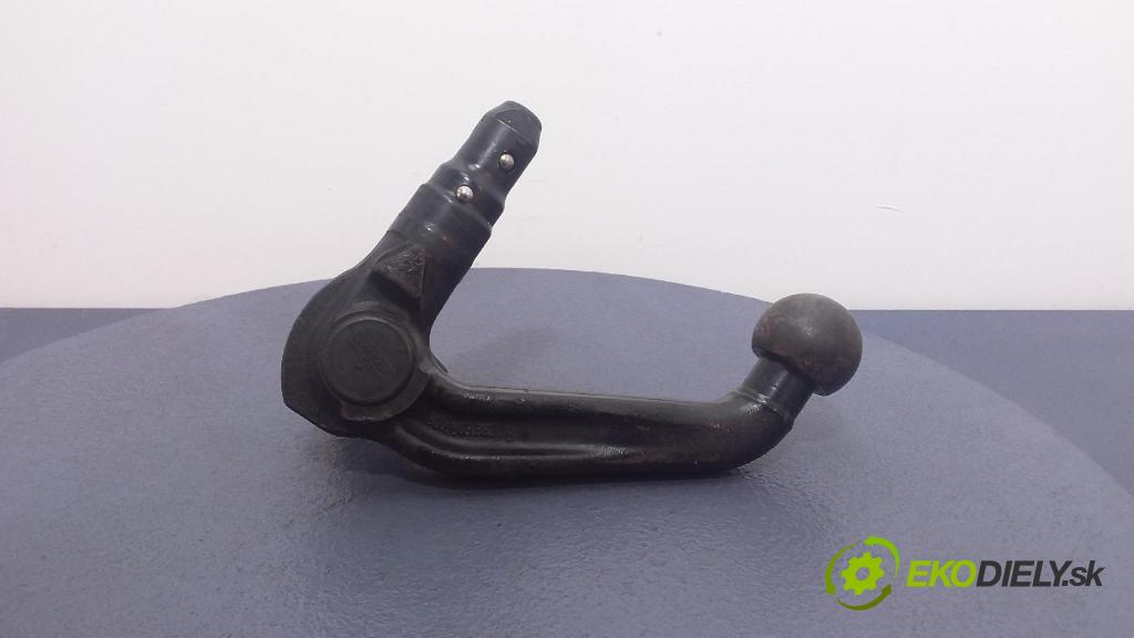 Volkswagen Passat 2007 výstuha narazník zad 3C0803882B