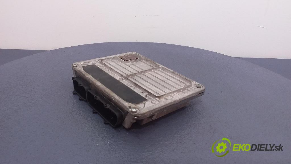 Skoda Octavia 1999 řídící jednotka Motor: 06A906019AN