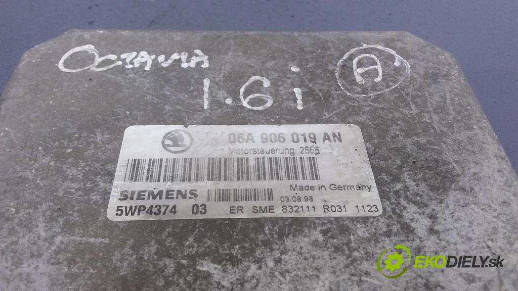 Skoda Octavia 1999 řídící jednotka Motor: 06A906019AN