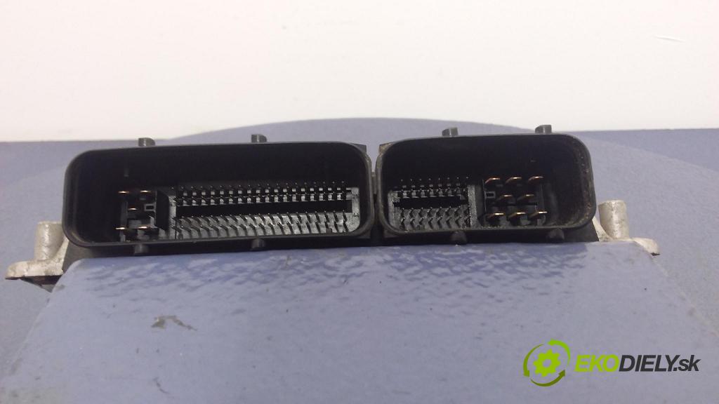 Volkswagen Polo 1999 řídící jednotka Motor: 038906012AS