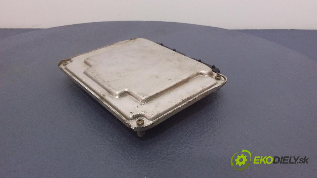 Volkswagen Polo 1999 řídící jednotka Motor: 038906012AS