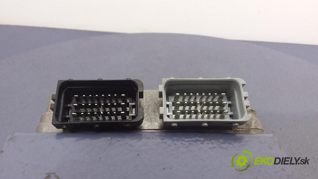 Volkswagen Passat 1999 řídící jednotka 67R-013787