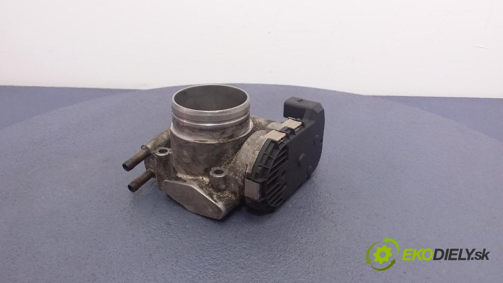 Volkswagen Passat 1999 škrticí klapka 06B133062E