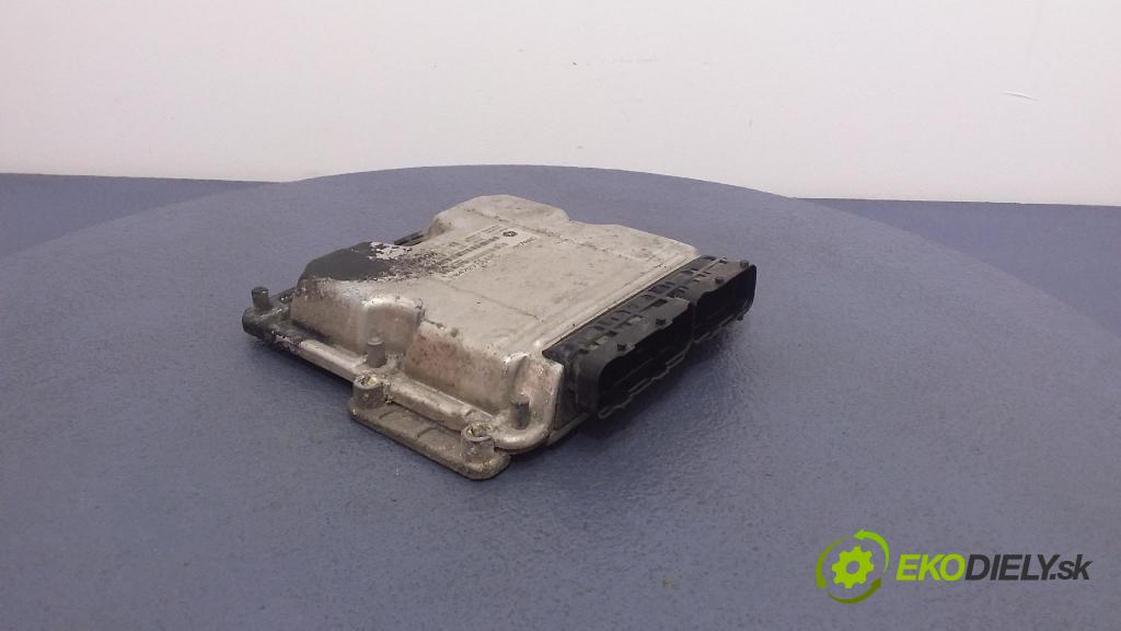 Chrysler Grand voyager 2001 řídící jednotka Motor: P04727664AC