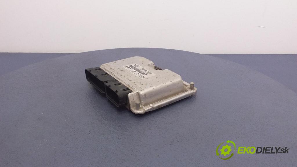 Volkswagen Golf 1999 řídící jednotka Motor: 038906012M