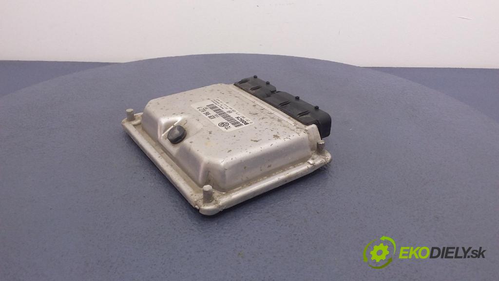 Volkswagen Golf 1999 řídící jednotka Motor: 038906012M