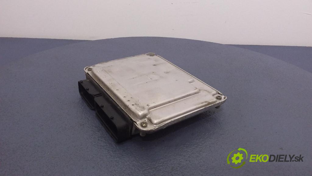 Volkswagen Golf 1999 řídící jednotka Motor: 038906012M