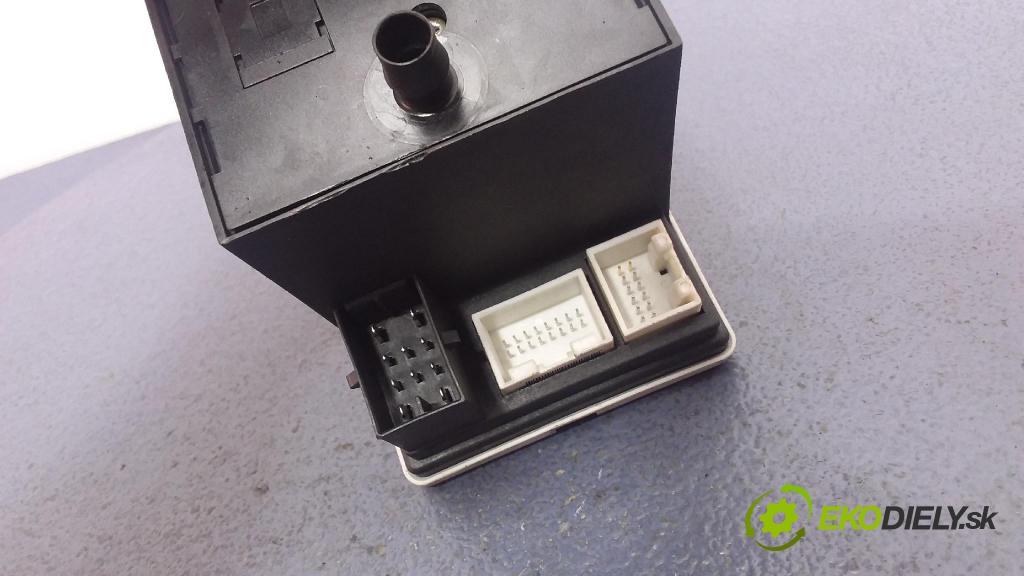 Audi A4 1997 čerpadlo Centrální Zámek 8D0862257B